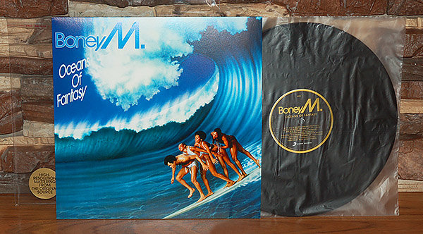 1332221530_BoneyM_1979_2.jpg.0b31eed7b9ae6d5c072fa6c3e59c6017.jpg