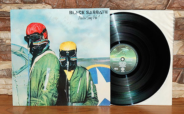 1328182787_BlackSabbath_1978.jpg.de52e3d426d432fd41647b458bf08890.jpg