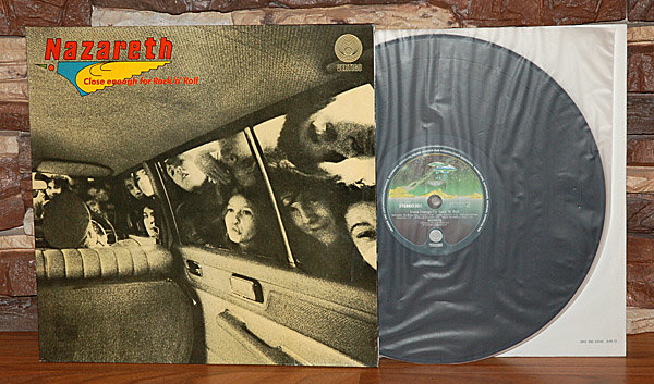Nazareth_1976_1.jpg.575cb694cce1226d856c5899860700c2.jpg