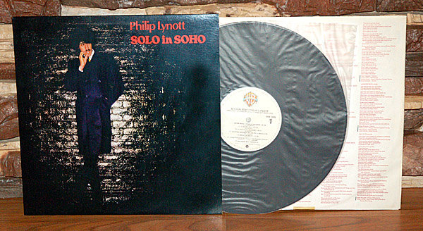 825510325_PhilipLynott_1980_2.jpg.3fae9379722e4ec8880044ff49fd8ad1.jpg